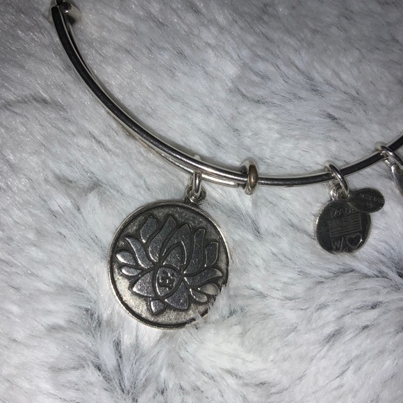 alex and ani lotus bracelet - Picture 2 of 5